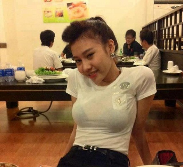 gai-viet-khoe-hang